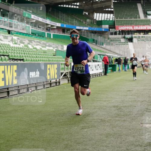 05.10.2025 - 20. swb-Marathon Bremen Michael Burmester http://msf.ph/oto/9325395 05.10.2025 12:44:57 Laufen im Stadion 109, 506, 539, 642, 657, 819, 917, 1055, 1631, 1790, 2013, 2188, 2666, 2719, 3150, 3218, 3219, 3251, 3327, 3342, 3982, 4358, 4571, 6302, 6633, 6996, 7099, 7525, 8169, 8351, 8382, 8747, 8828, 9130, 329, 548, 1196, 2092, 2249, 4422, 5908, 7373, 7949, 8030 meine-sportfotos.de
