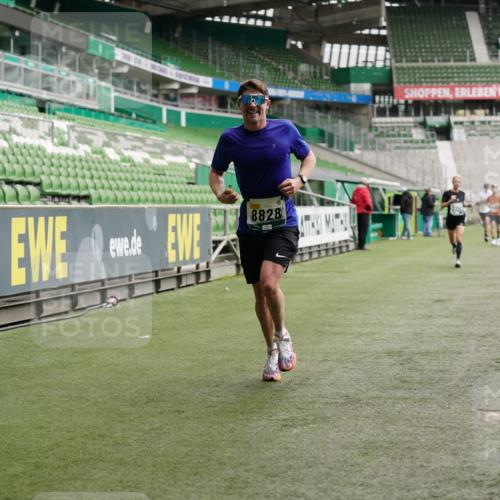 05.10.2025 - 20. swb-Marathon Bremen Michael Burmester http://msf.ph/oto/9325400 05.10.2025 12:44:57 Laufen im Stadion 109, 506, 539, 642, 657, 819, 917, 1055, 1631, 1790, 2013, 2188, 2666, 2719, 3150, 3218, 3219, 3251, 3327, 3342, 3982, 4358, 4571, 6302, 6633, 6996, 7099, 7525, 8169, 8351, 8382, 8747, 8828, 9130, 329, 548, 1196, 2092, 2249, 4422, 5908, 7373, 7949, 8030 meine-sportfotos.de