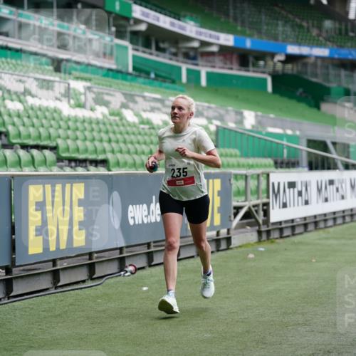 05.10.2025 - 20. swb-Marathon Bremen Michael Burmester http://msf.ph/oto/9325401 05.10.2025 12:35:04 Laufen im Stadion 235, 328, 673, 870, 925, 1221, 1232, 2129, 2151, 5608, 6927, 993, 1034, 1339, 1444 meine-sportfotos.de