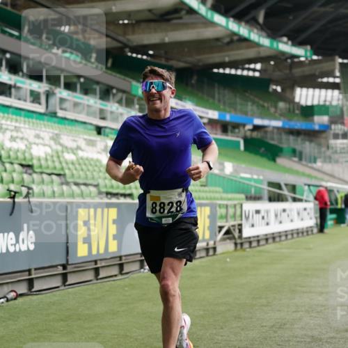 05.10.2025 - 20. swb-Marathon Bremen Michael Burmester http://msf.ph/oto/9325403 05.10.2025 12:44:57 Laufen im Stadion 109, 506, 539, 642, 657, 819, 917, 1055, 1631, 1790, 2013, 2188, 2666, 2719, 3150, 3218, 3219, 3251, 3327, 3342, 3982, 4358, 4571, 6302, 6633, 6996, 7099, 7525, 8169, 8351, 8382, 8747, 8828, 9130, 329, 548, 1196, 2092, 2249, 4422, 5908, 7373, 7949, 8030 meine-sportfotos.de