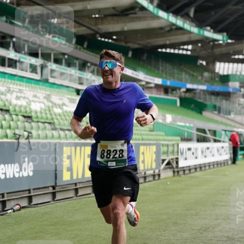 05.10.2025 - 20. swb-Marathon Bremen Michael Burmester http://msf.ph/oto/9325407 05.10.2025 12:44:58 Laufen im Stadion 109, 506, 539, 642, 657, 819, 917, 1055, 1631, 1790, 2013, 2188, 2666, 2719, 3150, 3218, 3219, 3251, 3327, 3342, 3982, 4358, 4571, 6302, 6633, 6996, 7099, 7525, 8169, 8351, 8382, 8747, 8828, 9130, 329, 548, 1196, 2092, 2249, 4422, 5908, 7373, 7949, 8030 meine-sportfotos.de