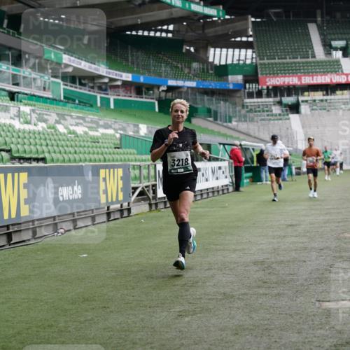 05.10.2025 - 20. swb-Marathon Bremen Michael Burmester http://msf.ph/oto/9325415 05.10.2025 12:45:01 Laufen im Stadion 109, 506, 539, 642, 657, 819, 917, 1055, 1631, 1790, 2013, 2188, 2666, 2719, 3150, 3218, 3219, 3251, 3327, 3342, 3982, 4358, 4571, 6302, 6633, 6996, 7099, 7525, 8169, 8351, 8382, 8747, 8828, 9130, 329, 548, 2092, 4422, 5908, 7373, 7949, 8030 meine-sportfotos.de