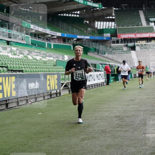 05.10.2025 - 20. swb-Marathon Bremen Michael Burmester http://msf.ph/oto/9325419 05.10.2025 12:45:01 Laufen im Stadion 109, 506, 539, 642, 657, 819, 917, 1055, 1631, 1790, 2013, 2188, 2666, 2719, 3150, 3218, 3219, 3251, 3327, 3342, 3982, 4358, 4571, 6302, 6633, 6996, 7099, 7525, 8169, 8351, 8382, 8747, 8828, 9130, 329, 548, 2092, 4422, 5908, 7373, 7949, 8030 meine-sportfotos.de