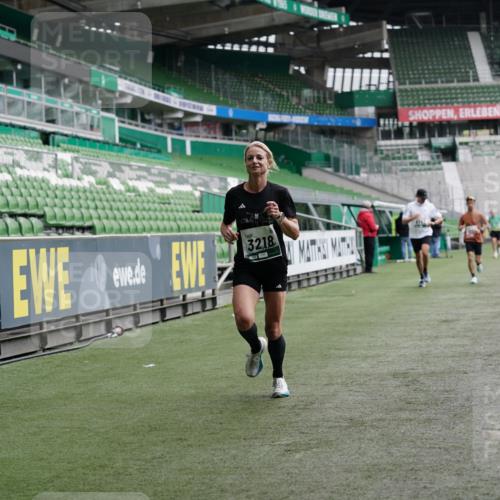 05.10.2025 - 20. swb-Marathon Bremen Michael Burmester http://msf.ph/oto/9325423 05.10.2025 12:45:02 Laufen im Stadion 109, 506, 539, 642, 657, 819, 917, 1055, 1631, 1790, 2013, 2188, 2666, 2719, 3150, 3218, 3219, 3251, 3327, 3342, 3982, 4358, 4571, 6302, 6633, 6996, 7099, 7525, 8169, 8351, 8382, 8747, 8828, 9130, 329, 548, 2092, 4422, 5908, 7373, 7949, 8030 meine-sportfotos.de