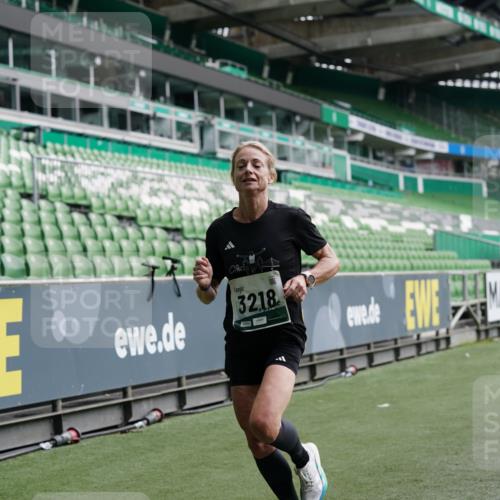 05.10.2025 - 20. swb-Marathon Bremen Michael Burmester http://msf.ph/oto/9325435 05.10.2025 12:45:03 Laufen im Stadion 109, 506, 539, 642, 657, 819, 917, 1055, 1631, 1790, 2013, 2188, 2666, 2719, 3150, 3218, 3219, 3251, 3327, 3342, 3982, 4358, 4571, 6302, 6633, 6996, 7099, 7525, 8169, 8351, 8382, 8747, 8828, 9130, 329, 506, 548, 2092, 4422, 5908, 7373, 8030 meine-sportfotos.de