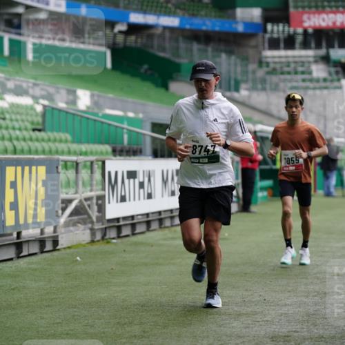 05.10.2025 - 20. swb-Marathon Bremen Michael Burmester http://msf.ph/oto/9325442 05.10.2025 12:45:05 Laufen im Stadion 109, 539, 642, 657, 819, 917, 1055, 1631, 1790, 1883, 2013, 2188, 2666, 2719, 3150, 3218, 3219, 3251, 3327, 3342, 3982, 4358, 4571, 6302, 6633, 6996, 7525, 8169, 8351, 8382, 8747, 8828, 9130, 329, 506, 548, 2092, 4422, 7099, 7373 meine-sportfotos.de