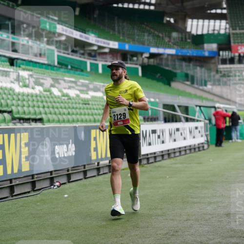 05.10.2025 - 20. swb-Marathon Bremen Michael Burmester http://msf.ph/oto/9325443 05.10.2025 12:35:16 Laufen im Stadion 235, 328, 673, 870, 925, 1000, 1221, 1232, 2129, 2838, 5608, 6927, 2151 meine-sportfotos.de
