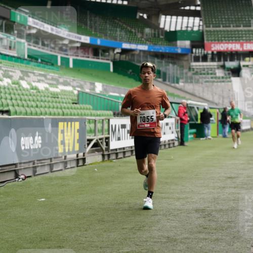 05.10.2025 - 20. swb-Marathon Bremen Michael Burmester http://msf.ph/oto/9325459 05.10.2025 12:45:08 Laufen im Stadion 109, 539, 642, 657, 819, 1055, 1146, 1631, 1790, 1883, 2013, 2188, 2666, 2719, 3150, 3197, 3218, 3219, 3251, 3327, 3342, 3982, 4358, 4571, 6150, 6302, 6633, 6996, 8169, 8351, 8382, 8747, 8828, 9130, 329, 506, 917, 2092, 4422, 7099, 7373, 7525 meine-sportfotos.de