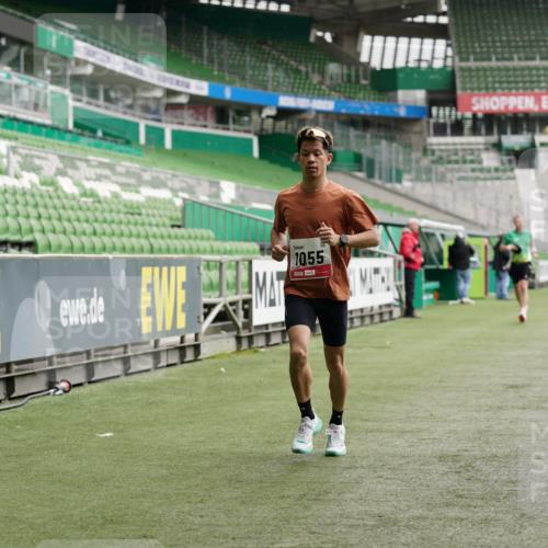 05.10.2025 - 20. swb-Marathon Bremen Michael Burmester http://msf.ph/oto/9325467 05.10.2025 12:45:08 Laufen im Stadion 109, 539, 642, 657, 819, 1055, 1146, 1631, 1790, 1883, 2013, 2188, 2666, 2719, 3150, 3197, 3218, 3219, 3251, 3327, 3342, 3982, 4358, 4571, 6150, 6302, 6633, 6996, 8169, 8351, 8382, 8747, 8828, 9130, 329, 506, 917, 2092, 4422, 7099, 7373, 7525 meine-sportfotos.de