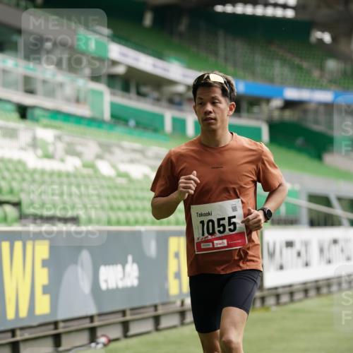 05.10.2025 - 20. swb-Marathon Bremen Michael Burmester http://msf.ph/oto/9325476 05.10.2025 12:45:09 Laufen im Stadion 109, 539, 642, 657, 819, 1055, 1146, 1631, 1790, 1883, 2013, 2188, 2666, 2719, 3150, 3197, 3218, 3219, 3251, 3327, 3342, 3982, 4358, 4571, 6150, 6302, 6633, 6996, 8169, 8351, 8382, 8747, 8828, 9130, 329, 506, 917, 2092, 4422, 7099, 7525 meine-sportfotos.de