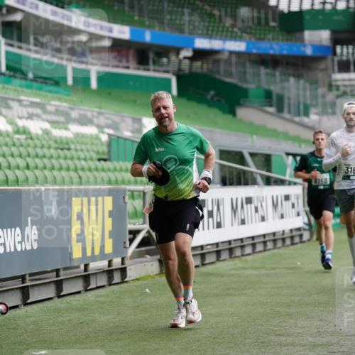 05.10.2025 - 20. swb-Marathon Bremen Michael Burmester http://msf.ph/oto/9325485 05.10.2025 12:45:15 Laufen im Stadion 109, 642, 657, 819, 1055, 1146, 1631, 1790, 1883, 2013, 2188, 2666, 2719, 3197, 3218, 3219, 3251, 3327, 3342, 4358, 4571, 4786, 6150, 6302, 6633, 6996, 7440, 8169, 8351, 8382, 8747, 8828, 9130, 506, 539, 917, 3150, 3982, 7099, 7525 meine-sportfotos.de