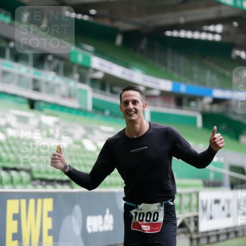 05.10.2025 - 20. swb-Marathon Bremen Michael Burmester http://msf.ph/oto/9325492 05.10.2025 12:35:24 Laufen im Stadion 235, 328, 673, 1000, 1232, 2129, 2838, 870, 925, 1221, 2151, 5608, 6927 meine-sportfotos.de