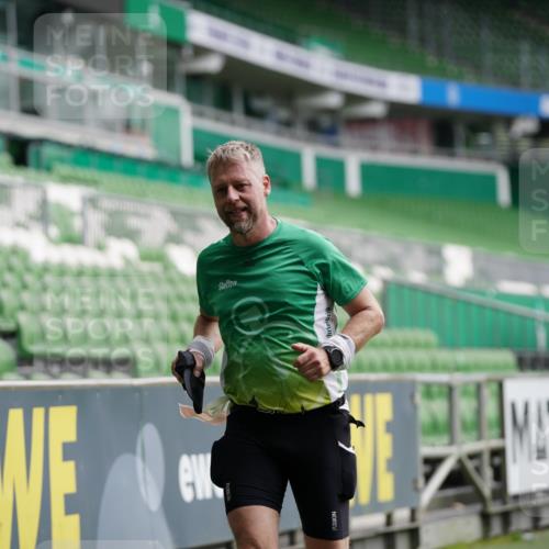 05.10.2025 - 20. swb-Marathon Bremen Michael Burmester http://msf.ph/oto/9325493 05.10.2025 12:45:16 Laufen im Stadion 109, 642, 657, 819, 1055, 1146, 1631, 1790, 1883, 2013, 2188, 2666, 2719, 3197, 3218, 3219, 3251, 3327, 3342, 4358, 4571, 4786, 6150, 6302, 6633, 6996, 7440, 8169, 8351, 8382, 8747, 8828, 9130, 506, 539, 657, 917, 3150, 3219, 3982, 7099, 7525 meine-sportfotos.de