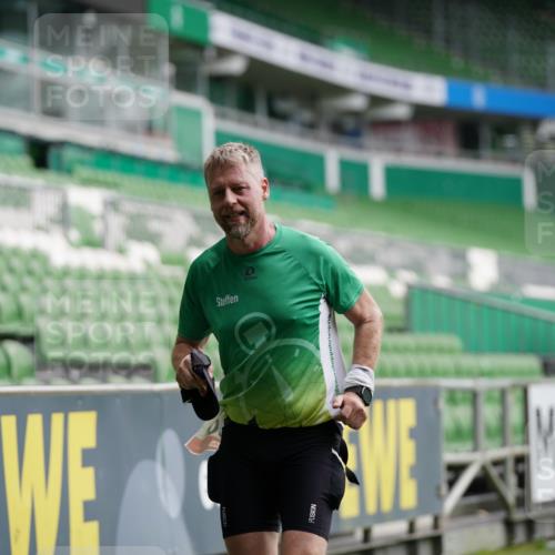 05.10.2025 - 20. swb-Marathon Bremen Michael Burmester http://msf.ph/oto/9325497 05.10.2025 12:45:16 Laufen im Stadion 109, 642, 657, 819, 1055, 1146, 1631, 1790, 1883, 2013, 2188, 2666, 2719, 3197, 3218, 3219, 3251, 3327, 3342, 4358, 4571, 4786, 6150, 6302, 6633, 6996, 7440, 8169, 8351, 8382, 8747, 8828, 9130, 506, 539, 657, 917, 3150, 3219, 3982, 7099, 7525 meine-sportfotos.de