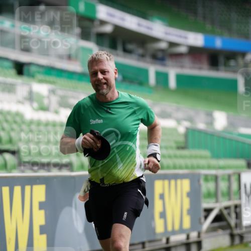 05.10.2025 - 20. swb-Marathon Bremen Michael Burmester http://msf.ph/oto/9325501 05.10.2025 12:45:17 Laufen im Stadion 109, 642, 819, 1055, 1146, 1631, 1790, 1883, 2013, 2188, 2666, 2719, 3197, 3218, 3251, 3327, 3342, 4358, 4571, 4786, 6150, 6302, 6633, 6996, 7440, 8169, 8351, 8382, 8747, 8828, 9130, 506, 539, 657, 917, 3150, 3219, 3982, 7099, 7525, 8382 meine-sportfotos.de