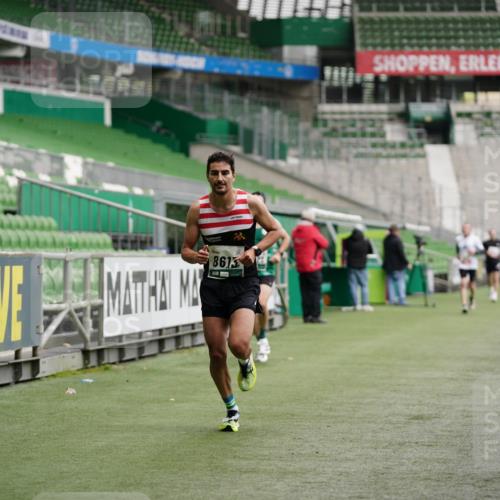 05.10.2025 - 20. swb-Marathon Bremen Michael Burmester http://msf.ph/oto/9325504 05.10.2025 12:35:31 Laufen im Stadion 235, 343, 482, 673, 1000, 1232, 2129, 2838, 8321, 8613, 328, 870, 925, 1221, 5608, 6927 meine-sportfotos.de