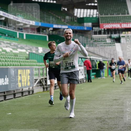 05.10.2025 - 20. swb-Marathon Bremen Michael Burmester http://msf.ph/oto/9325505 05.10.2025 12:45:18 Laufen im Stadion 109, 642, 819, 1055, 1146, 1631, 1790, 1883, 2013, 2188, 2666, 2719, 3197, 3218, 3251, 3327, 3342, 4358, 4571, 4786, 6150, 6302, 6633, 6996, 7440, 8169, 8351, 8747, 8828, 9130, 506, 539, 642, 657, 917, 3150, 3219, 3982, 7099, 7525, 8382 meine-sportfotos.de
