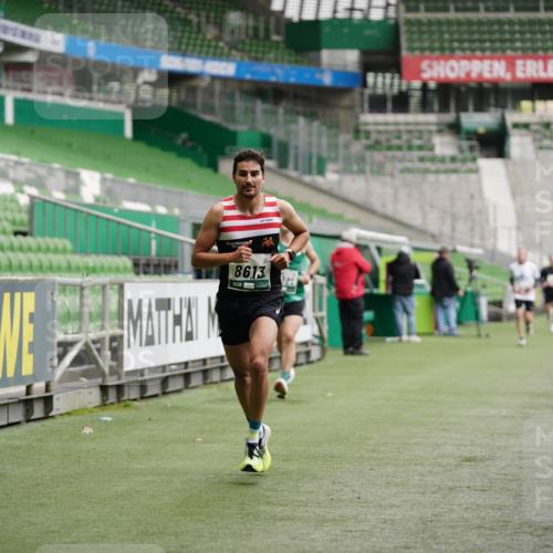 05.10.2025 - 20. swb-Marathon Bremen Michael Burmester http://msf.ph/oto/9325508 05.10.2025 12:35:31 Laufen im Stadion 235, 343, 482, 673, 1000, 1232, 2129, 2838, 8321, 8613, 328, 870, 925, 1221, 5608, 6927 meine-sportfotos.de
