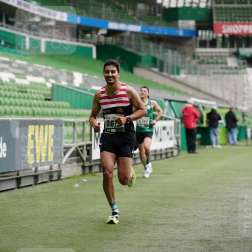 05.10.2025 - 20. swb-Marathon Bremen Michael Burmester http://msf.ph/oto/9325512 05.10.2025 12:35:31 Laufen im Stadion 235, 343, 482, 673, 1000, 1232, 2129, 2838, 8321, 8613, 328, 870, 925, 1221, 5608, 6927 meine-sportfotos.de