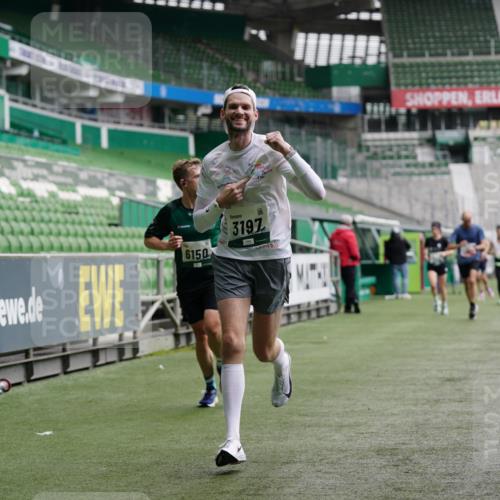 05.10.2025 - 20. swb-Marathon Bremen Michael Burmester http://msf.ph/oto/9325513 05.10.2025 12:45:18 Laufen im Stadion 109, 642, 819, 1055, 1146, 1631, 1790, 1883, 2013, 2188, 2666, 2719, 3197, 3218, 3251, 3327, 3342, 4358, 4571, 4786, 6150, 6302, 6633, 6996, 7440, 8169, 8351, 8747, 8828, 9130, 506, 539, 642, 657, 917, 3150, 3219, 3982, 7099, 7525, 8382 meine-sportfotos.de
