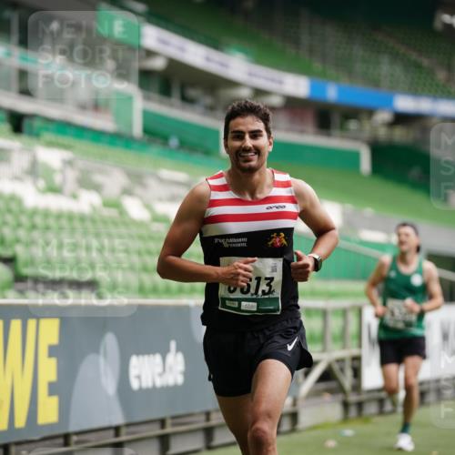 05.10.2025 - 20. swb-Marathon Bremen Michael Burmester http://msf.ph/oto/9325516 05.10.2025 12:35:32 Laufen im Stadion 235, 343, 482, 673, 1000, 1232, 2129, 2838, 8321, 8613, 328, 870, 925, 1221, 5608, 6927 meine-sportfotos.de