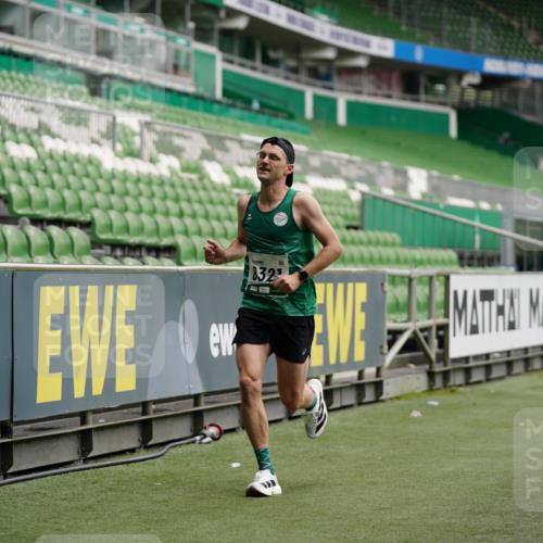 05.10.2025 - 20. swb-Marathon Bremen Michael Burmester http://msf.ph/oto/9325535 05.10.2025 12:35:34 Laufen im Stadion 235, 343, 482, 673, 1000, 1232, 2129, 2838, 8321, 8613, 328, 870, 925, 1221, 5608, 6927 meine-sportfotos.de
