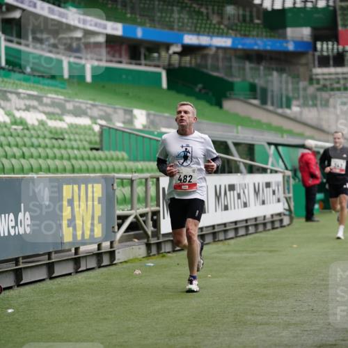 05.10.2025 - 20. swb-Marathon Bremen Michael Burmester http://msf.ph/oto/9325556 05.10.2025 12:35:41 Laufen im Stadion 235, 343, 482, 673, 1000, 1232, 2129, 2838, 8321, 8613, 328, 925, 5608, 6927 meine-sportfotos.de