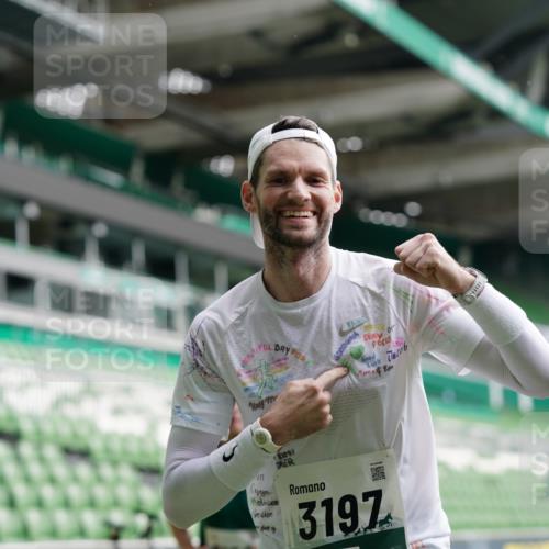 05.10.2025 - 20. swb-Marathon Bremen Michael Burmester http://msf.ph/oto/9325557 05.10.2025 12:45:19 Laufen im Stadion 109, 819, 1055, 1146, 1631, 1790, 1883, 2013, 2188, 2666, 2719, 3197, 3218, 3251, 3327, 3342, 4358, 4571, 4786, 6150, 6302, 6633, 6996, 7440, 8169, 8351, 8747, 8828, 9130, 506, 539, 642, 657, 917, 3150, 3219, 3251, 3982, 6633, 7099, 7525, 8169, 8351, 8382 meine-sportfotos.de