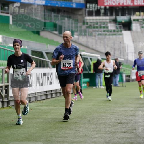 05.10.2025 - 20. swb-Marathon Bremen Michael Burmester http://msf.ph/oto/9325565 05.10.2025 12:45:23 Laufen im Stadion 109, 819, 1055, 1146, 1631, 1790, 1883, 2013, 2666, 2719, 3197, 3218, 3327, 3342, 4358, 4571, 4786, 5132, 5588, 6150, 6302, 6996, 7440, 8747, 8828, 9130, 506, 539, 642, 657, 917, 2188, 3150, 3219, 3251, 3982, 6633, 7099, 7525, 8169, 8351, 8382 meine-sportfotos.de