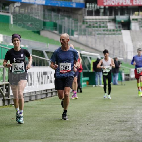 05.10.2025 - 20. swb-Marathon Bremen Michael Burmester http://msf.ph/oto/9325569 05.10.2025 12:45:23 Laufen im Stadion 109, 819, 1055, 1146, 1631, 1790, 1883, 2013, 2666, 2719, 3197, 3218, 3327, 3342, 4358, 4571, 4786, 5132, 5588, 6150, 6302, 6996, 7440, 8747, 8828, 9130, 506, 539, 642, 657, 917, 2188, 3150, 3219, 3251, 3982, 6633, 7099, 7525, 8169, 8351, 8382 meine-sportfotos.de