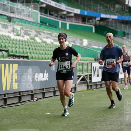05.10.2025 - 20. swb-Marathon Bremen Michael Burmester http://msf.ph/oto/9325577 05.10.2025 12:45:25 Laufen im Stadion 109, 349, 819, 1055, 1146, 1631, 1790, 1883, 2666, 2719, 3197, 3218, 3327, 3342, 3807, 4358, 4571, 4786, 5132, 5588, 6150, 6302, 6996, 7440, 8747, 8828, 9130, 539, 642, 657, 917, 2013, 2188, 3150, 3219, 3251, 3982, 6633, 7525, 8169, 8351, 8382 meine-sportfotos.de