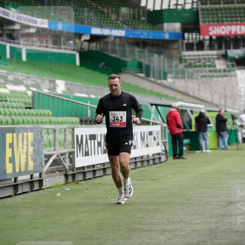 05.10.2025 - 20. swb-Marathon Bremen Michael Burmester http://msf.ph/oto/9325580 05.10.2025 12:35:45 Laufen im Stadion 235, 343, 482, 673, 902, 1000, 1640, 1837, 2129, 2838, 8321, 8613, 328, 1232 meine-sportfotos.de