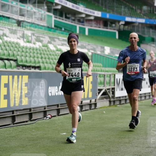 05.10.2025 - 20. swb-Marathon Bremen Michael Burmester http://msf.ph/oto/9325585 05.10.2025 12:45:25 Laufen im Stadion 109, 349, 819, 1055, 1146, 1631, 1790, 1883, 2666, 2719, 3197, 3218, 3327, 3342, 3807, 4358, 4571, 4786, 5132, 5588, 6150, 6302, 6996, 7440, 8747, 8828, 9130, 539, 642, 657, 917, 2013, 2188, 3150, 3219, 3251, 3982, 6633, 7525, 8169, 8351, 8382 meine-sportfotos.de