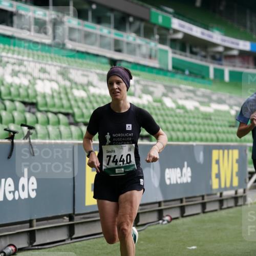 05.10.2025 - 20. swb-Marathon Bremen Michael Burmester http://msf.ph/oto/9325589 05.10.2025 12:45:25 Laufen im Stadion 109, 349, 819, 1055, 1146, 1631, 1790, 1883, 2666, 2719, 3197, 3218, 3327, 3342, 3807, 4358, 4571, 4786, 5132, 5588, 6150, 6302, 6996, 7440, 8747, 8828, 9130, 539, 642, 657, 917, 2013, 2188, 3150, 3219, 3251, 3982, 6633, 7525, 8169, 8351, 8382 meine-sportfotos.de