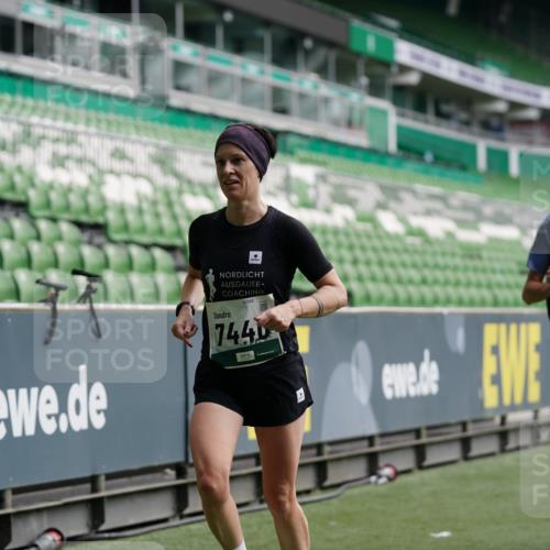 05.10.2025 - 20. swb-Marathon Bremen Michael Burmester http://msf.ph/oto/9325593 05.10.2025 12:45:26 Laufen im Stadion 109, 349, 819, 1055, 1146, 1631, 1790, 1883, 2666, 2719, 3197, 3218, 3327, 3342, 3807, 4358, 4571, 4786, 5132, 5588, 6150, 6302, 6996, 7440, 8747, 8828, 9130, 539, 642, 657, 917, 2013, 2188, 3150, 3219, 3251, 3982, 6633, 7525, 8169, 8351, 8382 meine-sportfotos.de