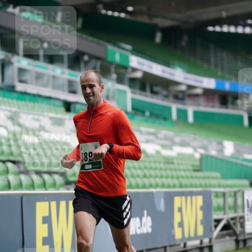 05.10.2025 - 20. swb-Marathon Bremen Michael Burmester http://msf.ph/oto/9325618 05.10.2025 12:35:56 Laufen im Stadion 343, 482, 902, 1000, 1212, 1640, 1837, 2129, 2838, 3891, 7854, 8321, 8613, 235, 673, 1232 meine-sportfotos.de