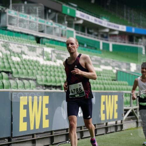 05.10.2025 - 20. swb-Marathon Bremen Michael Burmester http://msf.ph/oto/9325619 05.10.2025 12:45:29 Laufen im Stadion 109, 349, 649, 819, 852, 1055, 1146, 1307, 1631, 1790, 1883, 2666, 2719, 3197, 3218, 3327, 3342, 3807, 4358, 4571, 4786, 5132, 5588, 6150, 6302, 6996, 7028, 7440, 8747, 8828, 9130, 539, 642, 657, 819, 2013, 2188, 3150, 3219, 3251, 3982, 4358, 6633, 8169, 8351, 8382 meine-sportfotos.de