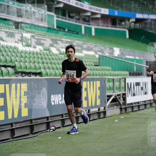 05.10.2025 - 20. swb-Marathon Bremen Michael Burmester http://msf.ph/oto/9325622 05.10.2025 12:35:58 Laufen im Stadion 343, 482, 902, 1000, 1212, 1640, 1837, 2129, 2838, 3891, 7854, 8321, 8613, 235, 673, 1232 meine-sportfotos.de