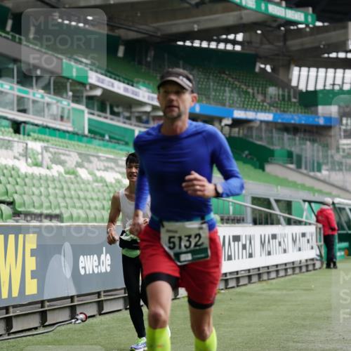05.10.2025 - 20. swb-Marathon Bremen Michael Burmester http://msf.ph/oto/9325630 05.10.2025 12:45:30 Laufen im Stadion 109, 349, 649, 852, 943, 1055, 1146, 1307, 1631, 1790, 1883, 2666, 2719, 3197, 3218, 3327, 3342, 3807, 4571, 4786, 5132, 5588, 6150, 6302, 6996, 7028, 7440, 8747, 8828, 9130, 539, 642, 657, 819, 2013, 2188, 3150, 3219, 3251, 3982, 4358, 6633, 8169, 8351, 8382 meine-sportfotos.de
