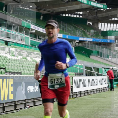 05.10.2025 - 20. swb-Marathon Bremen Michael Burmester http://msf.ph/oto/9325634 05.10.2025 12:45:30 Laufen im Stadion 109, 349, 649, 852, 943, 1055, 1146, 1307, 1631, 1790, 1883, 2666, 2719, 3197, 3218, 3327, 3342, 3807, 4571, 4786, 5132, 5588, 6150, 6302, 6996, 7028, 7440, 8747, 8828, 9130, 539, 642, 657, 819, 2013, 2188, 3150, 3219, 3251, 3982, 4358, 6633, 8169, 8351, 8382 meine-sportfotos.de