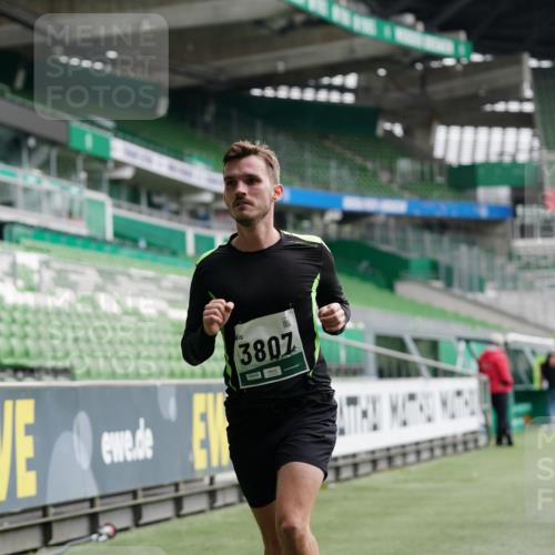 05.10.2025 - 20. swb-Marathon Bremen Michael Burmester http://msf.ph/oto/9325674 05.10.2025 12:45:35 Laufen im Stadion 109, 349, 649, 852, 943, 1055, 1091, 1146, 1307, 1790, 1883, 2545, 2666, 3197, 3218, 3327, 3807, 4571, 4786, 5132, 5588, 6150, 6302, 6996, 7028, 7440, 7526, 8747, 8828, 9130, 109, 642, 657, 819, 1631, 2013, 2188, 2719, 3219, 3251, 3342, 4358, 6302, 6633, 8169, 8351, 8382 meine-sportfotos.de