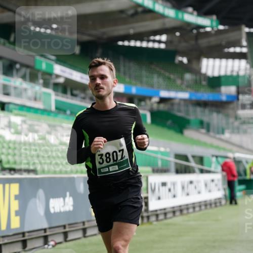 05.10.2025 - 20. swb-Marathon Bremen Michael Burmester http://msf.ph/oto/9325677 05.10.2025 12:45:35 Laufen im Stadion 109, 349, 649, 852, 943, 1055, 1091, 1146, 1307, 1790, 1883, 2545, 2666, 3197, 3218, 3327, 3807, 4571, 4786, 5132, 5588, 6150, 6302, 6996, 7028, 7440, 7526, 8747, 8828, 9130, 109, 642, 657, 819, 1631, 2013, 2188, 2719, 3219, 3251, 3342, 4358, 6302, 6633, 8169, 8351, 8382 meine-sportfotos.de