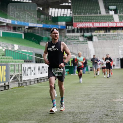 05.10.2025 - 20. swb-Marathon Bremen Michael Burmester http://msf.ph/oto/9325682 05.10.2025 12:45:37 Laufen im Stadion 349, 649, 852, 943, 1055, 1091, 1146, 1307, 1790, 1883, 2545, 2666, 3197, 3218, 3327, 3807, 4571, 4786, 5132, 5588, 6150, 6996, 7028, 7440, 7526, 8747, 8828, 9130, 109, 642, 819, 1631, 2013, 2188, 2719, 3251, 3342, 4358, 6302, 6633, 8169, 8351, 8382 meine-sportfotos.de