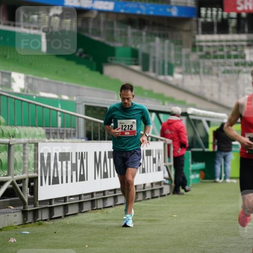 05.10.2025 - 20. swb-Marathon Bremen Michael Burmester http://msf.ph/oto/9325687 05.10.2025 12:36:08 Laufen im Stadion 343, 482, 761, 902, 1000, 1212, 1231, 1640, 1837, 2838, 3198, 3891, 7854, 8321, 8613, 235, 673, 2129 meine-sportfotos.de