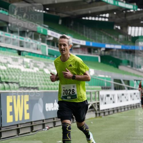 05.10.2025 - 20. swb-Marathon Bremen Michael Burmester http://msf.ph/oto/9325701 05.10.2025 12:45:39 Laufen im Stadion 349, 649, 852, 943, 1055, 1091, 1146, 1307, 1790, 1883, 2545, 2666, 3197, 3218, 3327, 3807, 4571, 4786, 5132, 5588, 6150, 6996, 7028, 7440, 7526, 8747, 8828, 9130, 109, 819, 1631, 2013, 2188, 2666, 2719, 3251, 3342, 4358, 6302, 6633, 8169, 8351 meine-sportfotos.de