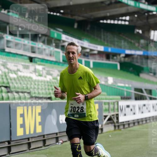 05.10.2025 - 20. swb-Marathon Bremen Michael Burmester http://msf.ph/oto/9325705 05.10.2025 12:45:40 Laufen im Stadion 349, 649, 852, 943, 1055, 1091, 1146, 1307, 1790, 1883, 2545, 3197, 3218, 3327, 3807, 4571, 4786, 5132, 5588, 6150, 6996, 7028, 7440, 7526, 8747, 8828, 9130, 109, 819, 1631, 2013, 2188, 2666, 2719, 3342, 4358, 6302 meine-sportfotos.de