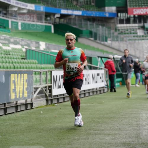 05.10.2025 - 20. swb-Marathon Bremen Michael Burmester http://msf.ph/oto/9325709 05.10.2025 12:45:41 Laufen im Stadion 349, 649, 852, 943, 1055, 1091, 1146, 1307, 1790, 1883, 2545, 3197, 3218, 3327, 3807, 4571, 4786, 5132, 5588, 6150, 6996, 7028, 7440, 7526, 8747, 8828, 9130, 109, 819, 1631, 2013, 2188, 2666, 2719, 3342, 4358, 6302 meine-sportfotos.de