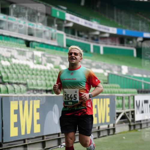 05.10.2025 - 20. swb-Marathon Bremen Michael Burmester http://msf.ph/oto/9325725 05.10.2025 12:45:42 Laufen im Stadion 349, 649, 852, 943, 1055, 1091, 1146, 1307, 1790, 1883, 2545, 3197, 3218, 3327, 3807, 4571, 4786, 5132, 5588, 6150, 6996, 7028, 7440, 7526, 8747, 8828, 9130, 109, 819, 1631, 2013, 2666, 2719, 3327, 3342, 4358, 6302 meine-sportfotos.de