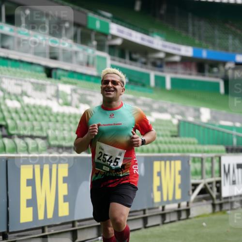 05.10.2025 - 20. swb-Marathon Bremen Michael Burmester http://msf.ph/oto/9325729 05.10.2025 12:45:42 Laufen im Stadion 349, 649, 852, 943, 1055, 1091, 1146, 1307, 1790, 1883, 2545, 3197, 3218, 3327, 3807, 4571, 4786, 5132, 5588, 6150, 6996, 7028, 7440, 7526, 8747, 8828, 9130, 109, 819, 1631, 2013, 2666, 2719, 3327, 3342, 4358, 6302 meine-sportfotos.de
