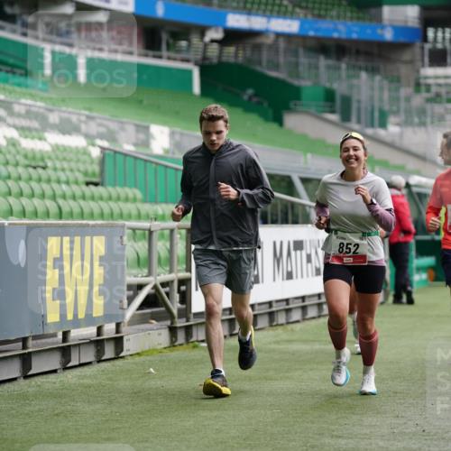 05.10.2025 - 20. swb-Marathon Bremen Michael Burmester http://msf.ph/oto/9325738 05.10.2025 12:45:45 Laufen im Stadion 349, 649, 852, 943, 1055, 1091, 1146, 1307, 1790, 1883, 2545, 3197, 3218, 3807, 4786, 5132, 5588, 6150, 7028, 7440, 7526, 8747, 8828, 109, 819, 1631, 2666, 2719, 3327, 3342, 4358, 4571, 6302, 6996, 8828, 9130 meine-sportfotos.de